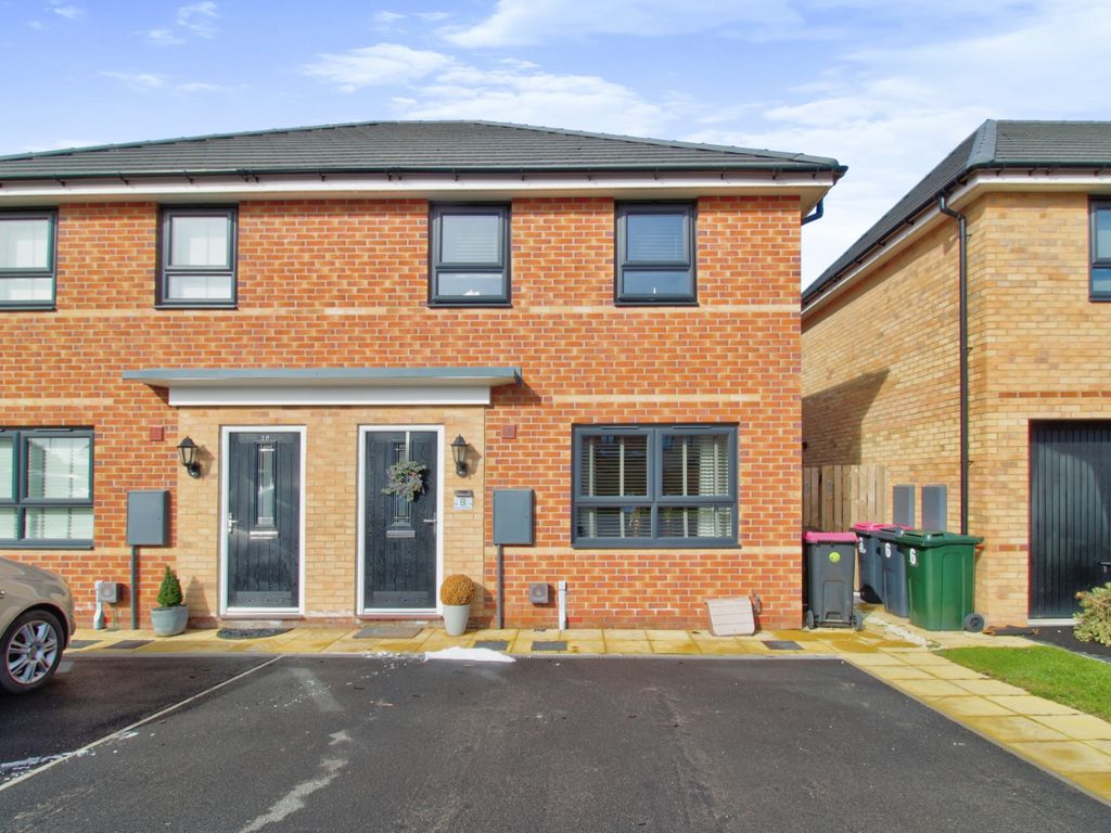 3 bed semidetached house for sale in Woodhouse Drive, Waverley