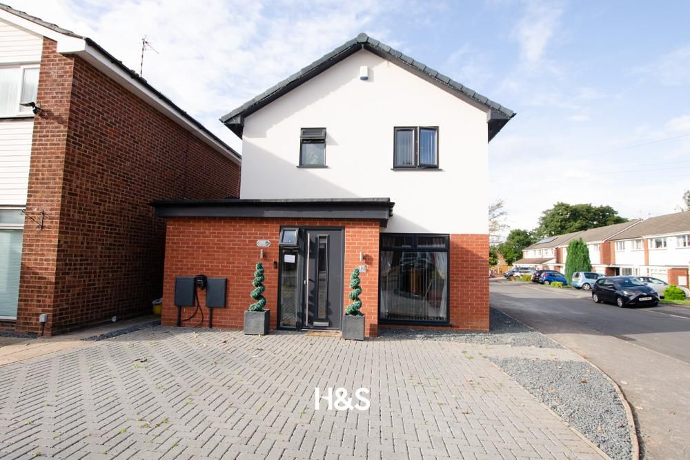 3 bed detached house for sale in Leafield Road, Solihull B92, £400,000