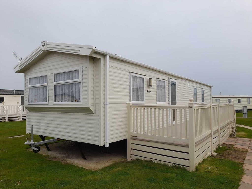 4 bed mobile/park home for sale in Dp Deer Park Lane East, Selsey PO20