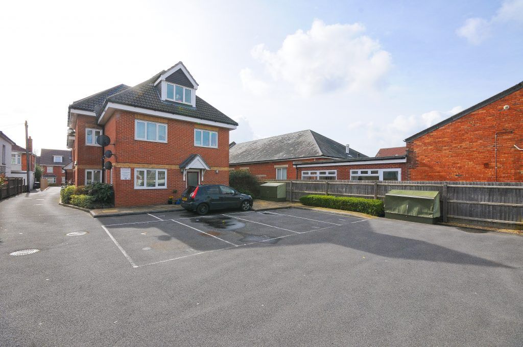 2 bed flat to rent in Hawthorn Road, Winton, Bournemouth BH9 Zoopla