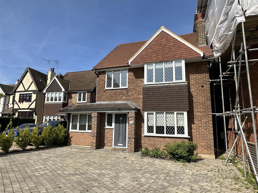 4 bed detached house for sale in Crossways, Shenfield, Brentwood CM15