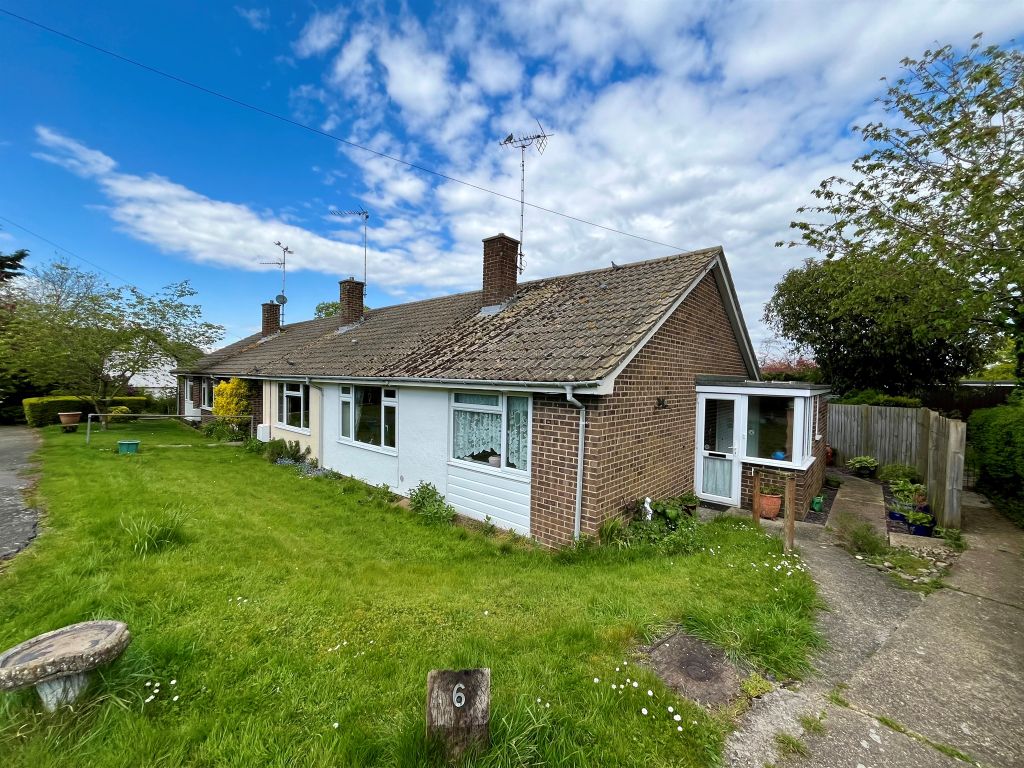 2 bed terraced bungalow for sale in Skeins Way, Clavering, Saffron