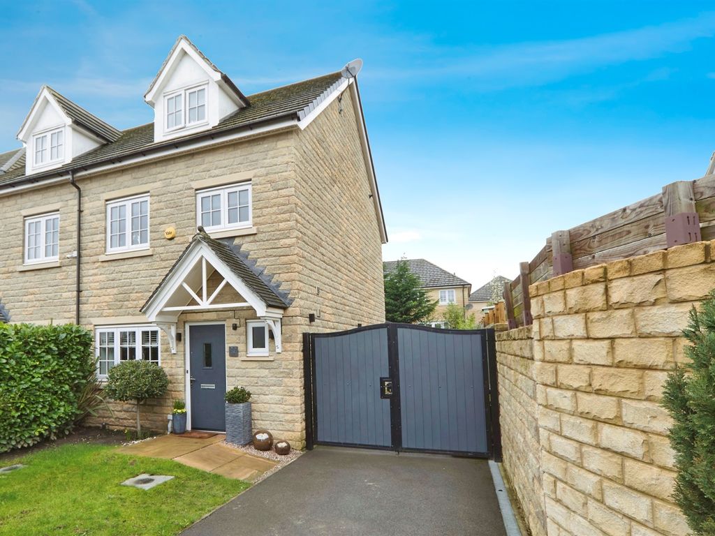 4 bed semidetached house for sale in Bletchley Avenue, Horsforth