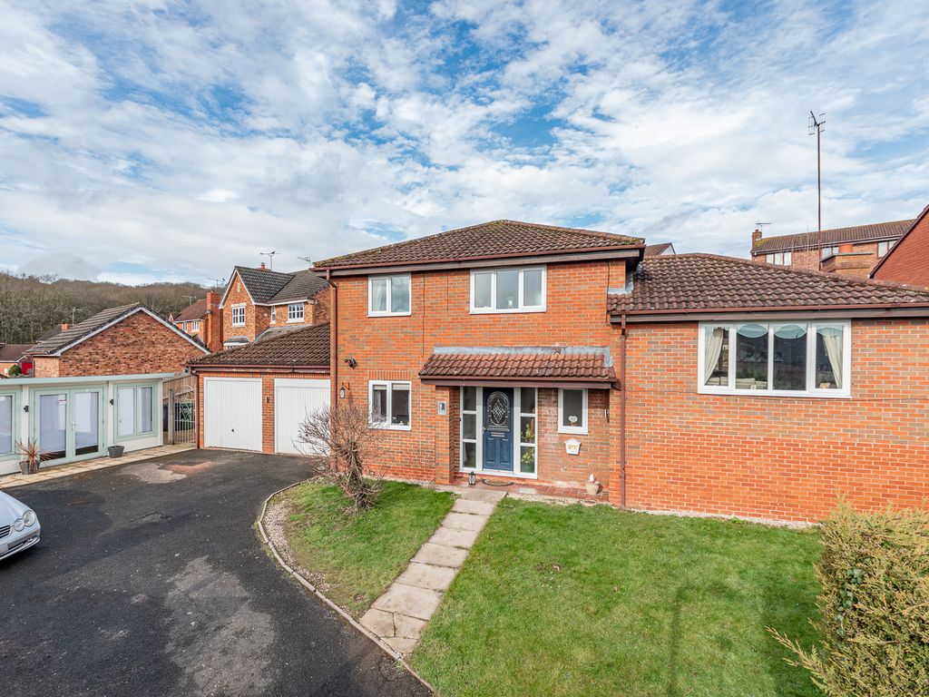 4 bed detached house for sale in Cornwell Close, Redditch, Worcestershire B98, £435,000 Zoopla