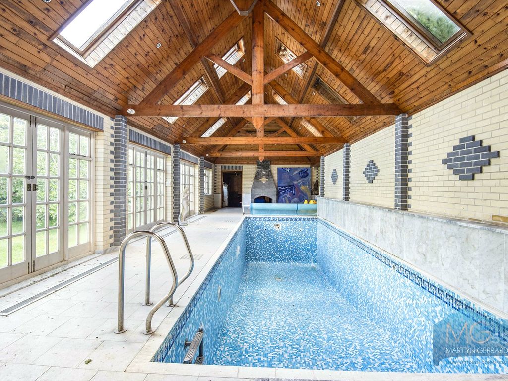 Dollis Avenue, Church End, Finchley N3  