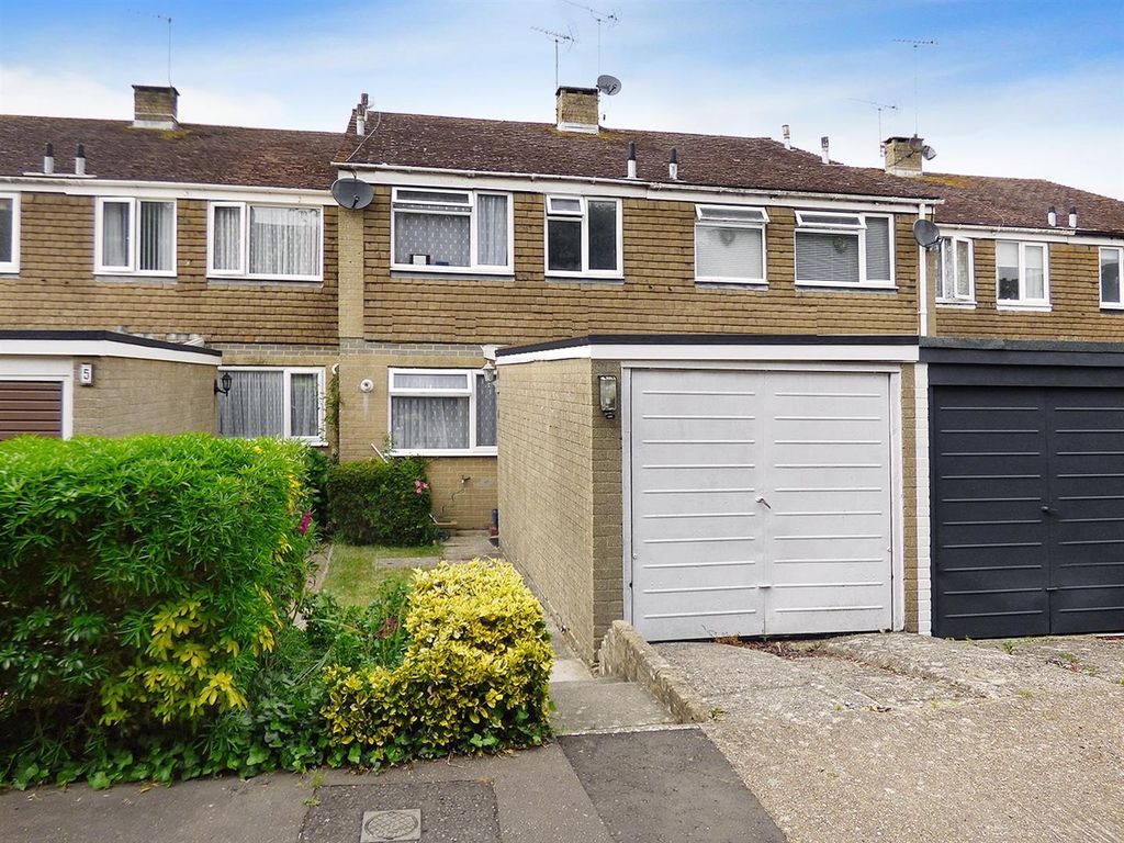 2 bed terraced house to rent in Highfield Close, Angmering