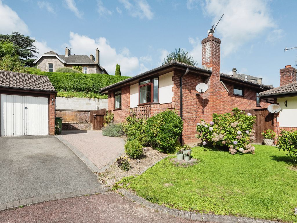 3 bed bungalow for sale in Lambsdowne, Dursley, Gloucestershire GL11, £