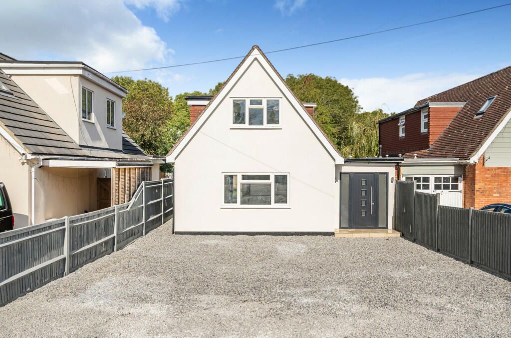 4 bed detached house for sale in Reading Road, Winnersh, Wokingham RG41