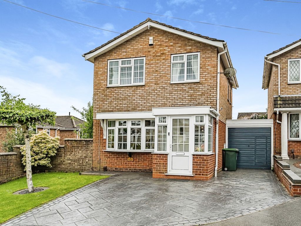 3 bed detached house for sale in Strawberry Close, Tividale, Oldbury