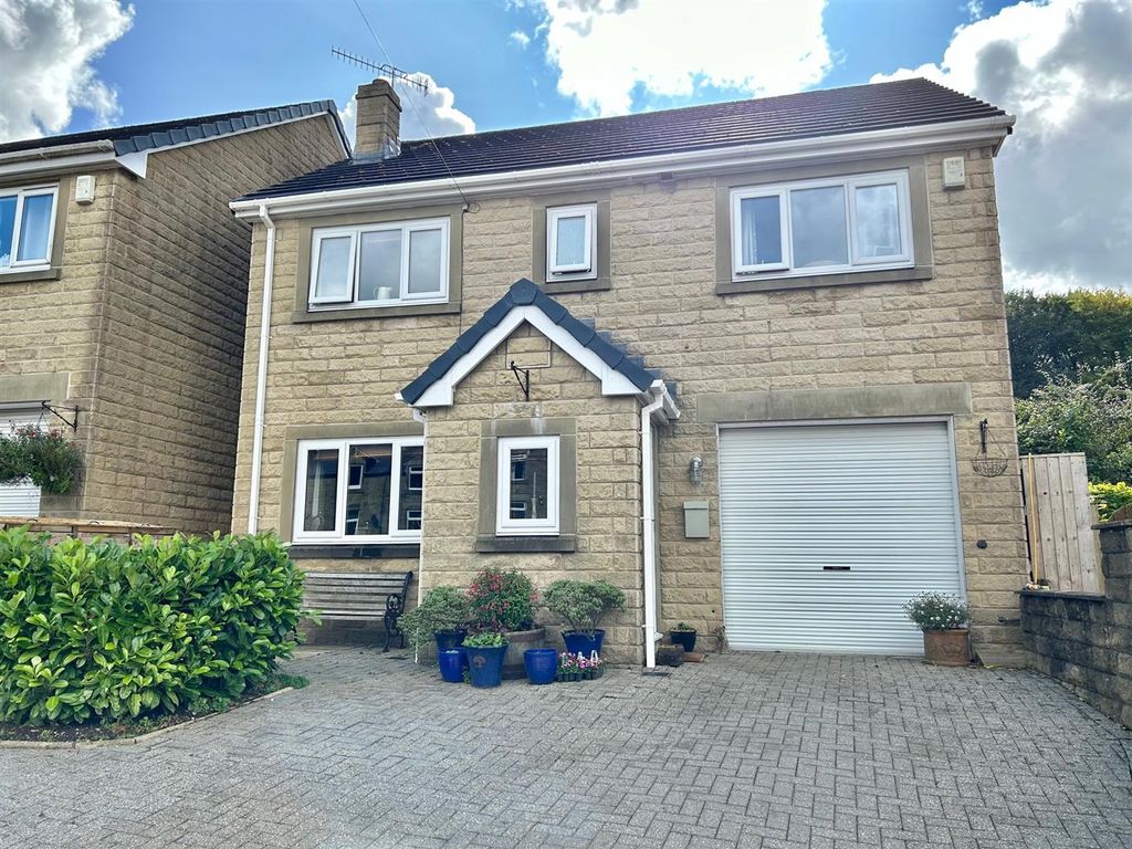 4 bed detached house for sale in Holmfield, Burbage, Buxton SK17, £