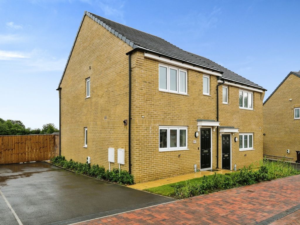 3 bed semidetached house for sale in Seacroft Garth, Seacroft, Leeds