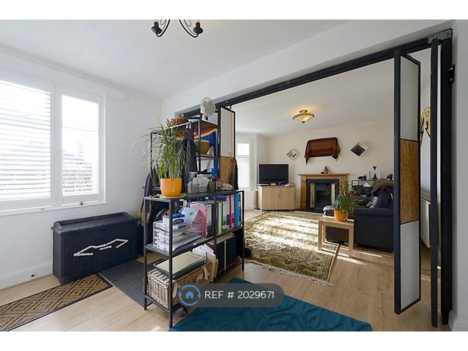 1 bed flat to rent in West Road, High HP12, £1,200 pcm