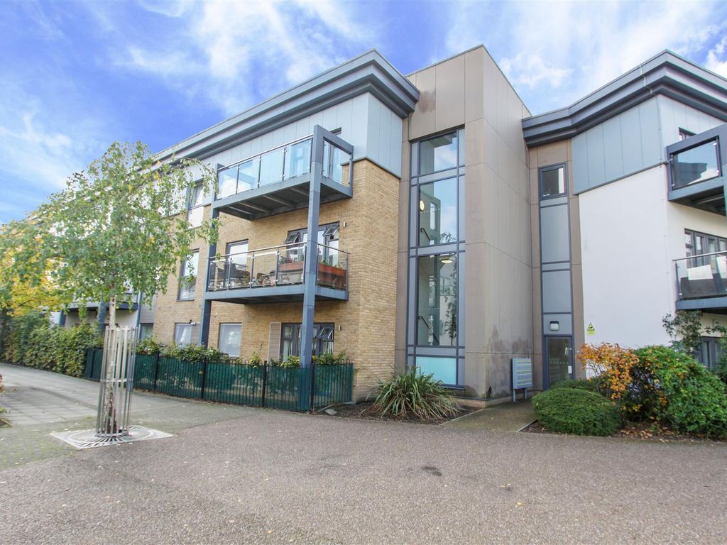 2 bed flat for sale in Spring Promenade, West Drayton UB7, £325,000