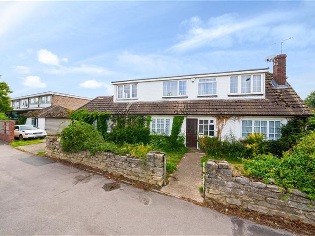 4 bed detached bungalow for sale in Woodcroft House, 1 Woodcroft Lane