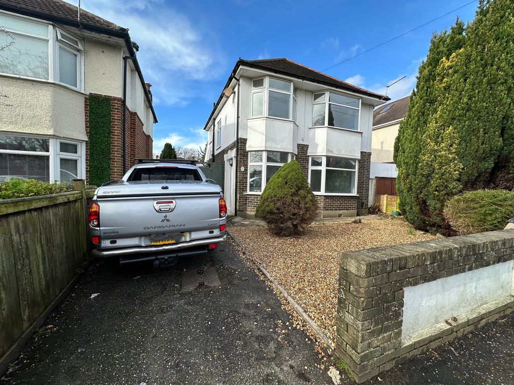 3 bed barn conversion to rent in Cheriton Avenue, Bournemouth BH7, £