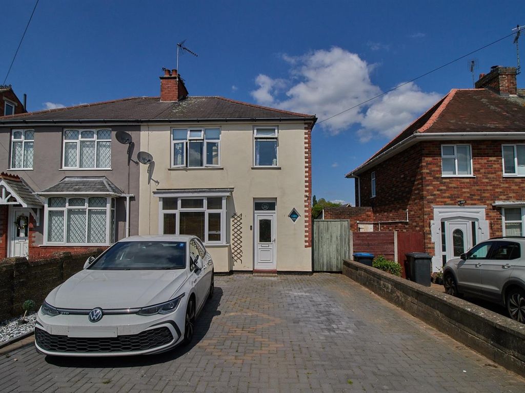 3 bed semidetached house for sale in Sapcote Road, Burbage, Hinckley