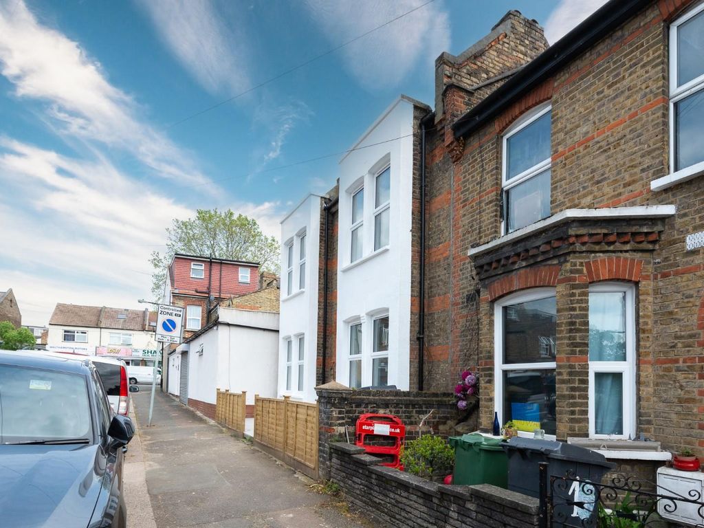 3 bed property to rent in Melbourne Road, London E17 Zoopla