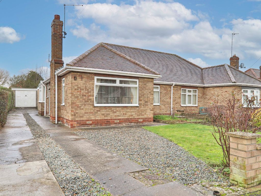 2 bed semidetached bungalow for sale in Haydon Close, Willerby, Hull
