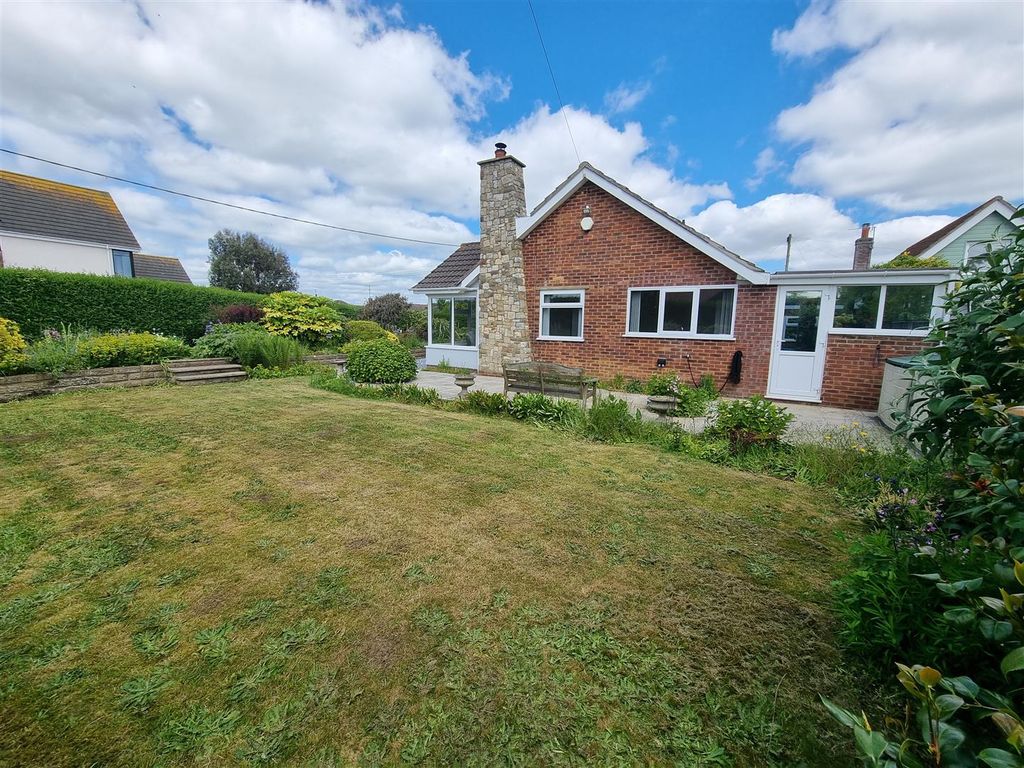2 bed detached bungalow for sale in Cliff Lane, Gorleston, Great