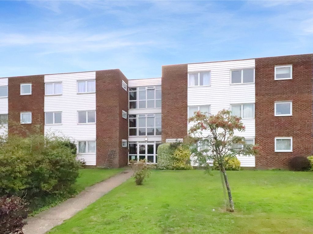 2 bed flat for sale in Stevanne Court, Lessness Park, Belvedere DA17, £