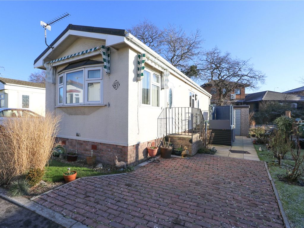 2 bed bungalow for sale in Woodlands Park, Almondsbury, Bristol, South