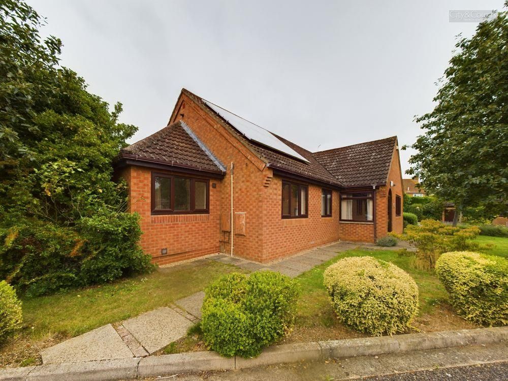 3 bed detached bungalow for sale in Lingwood Park, Longthorpe