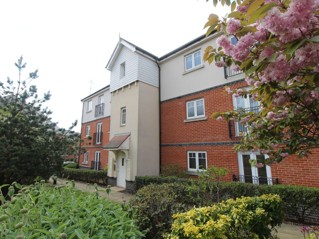 2 bed flat to rent in Apprentice Drive, Colchester CO4, £1,100 pcm Zoopla