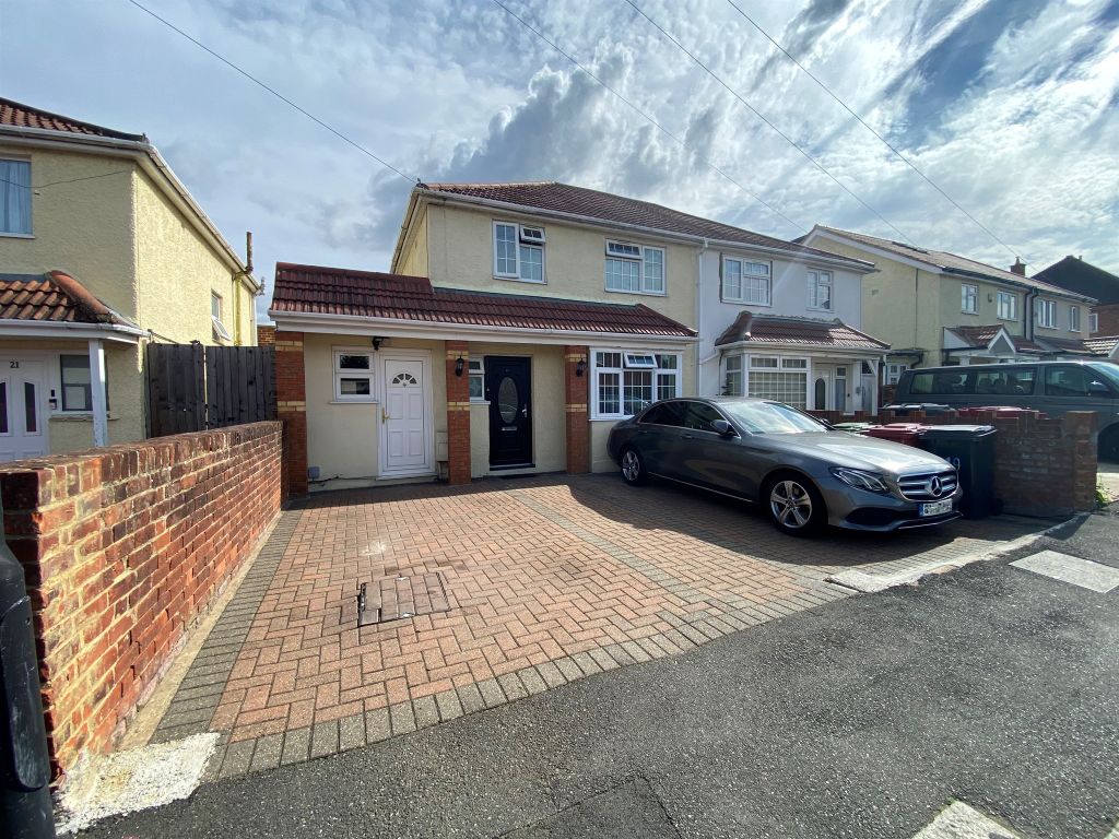 4 bed semidetached house for sale in Seymour Road, Slough SL1 Zoopla