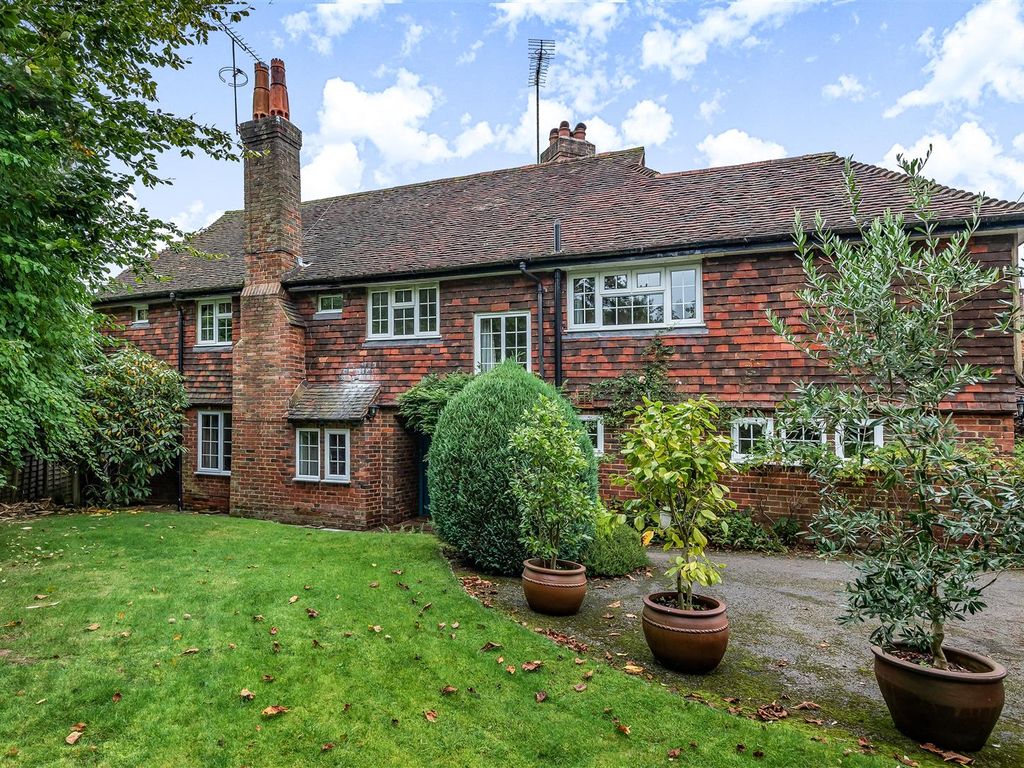 4 bed detached house to rent in Swan Barn Road, Haslemere GU27 Zoopla