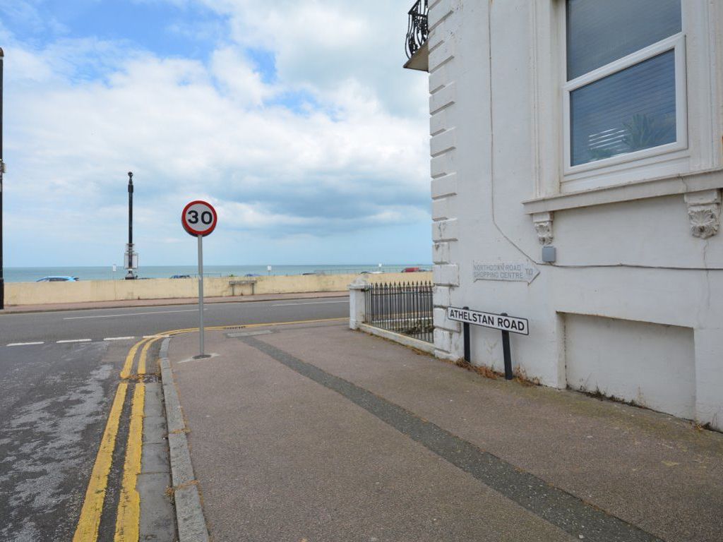 1 bed flat to rent in Athelstan Road, Cliftonville CT9, £780 pcm Zoopla