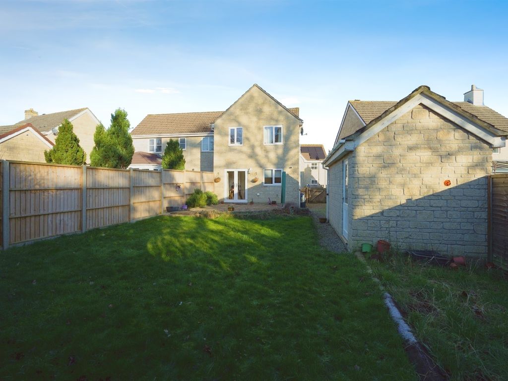 3 bed semidetached house for sale in Springfield Drive, Calne SN11, £285,000 Zoopla