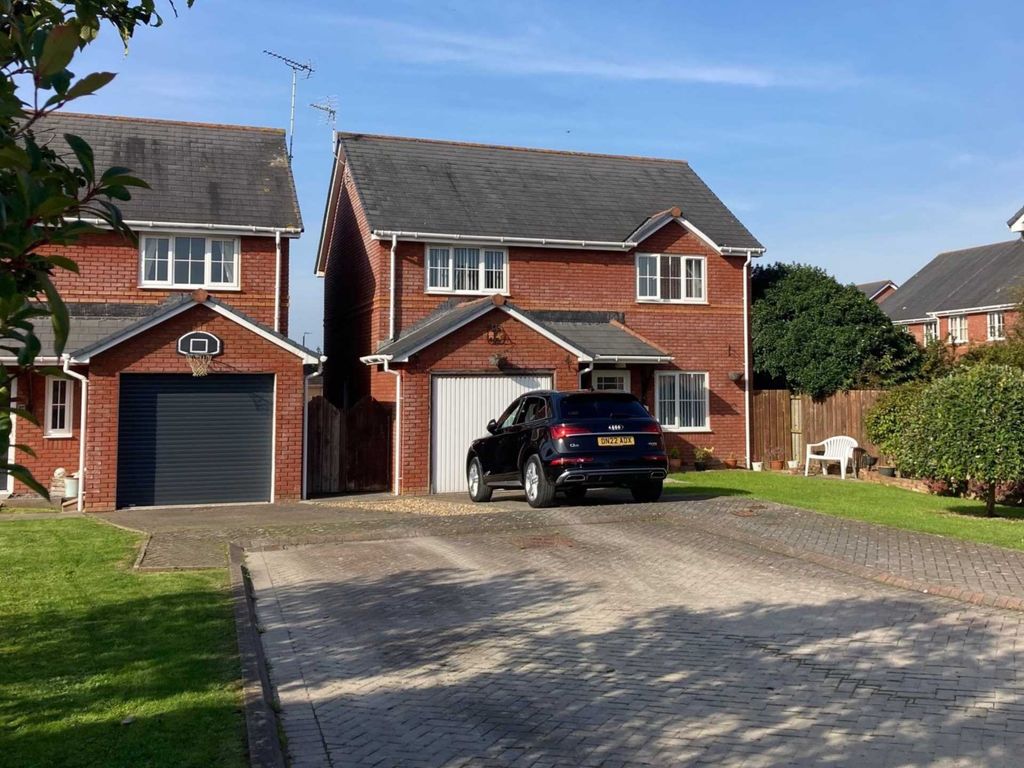 3 bed detached house for sale in Clos Sulien, Llanbadarn Fawr SY23, £339,950 Zoopla