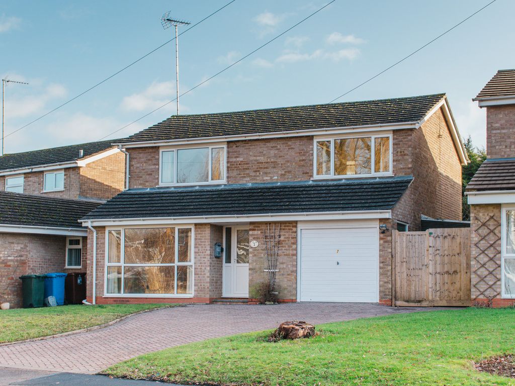 4 bed detached house for sale in Brookside Way, Bloxham OX15, £525,000