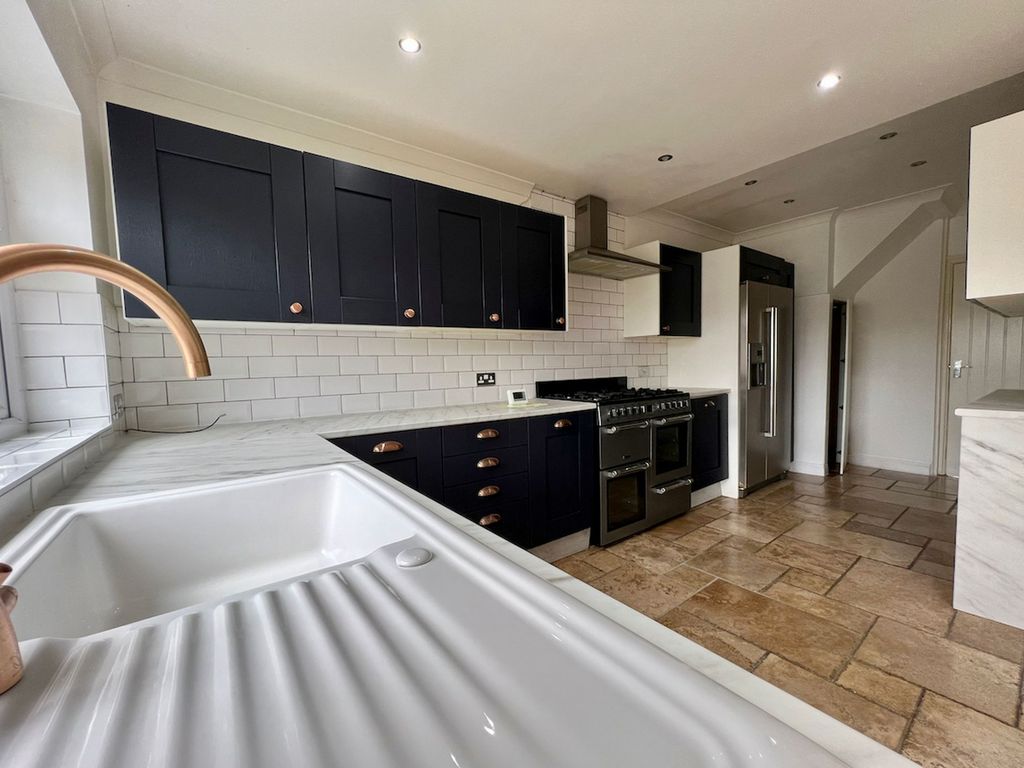 3 bed semidetached house to rent in Laurel Drive, Little Hulton M38, £