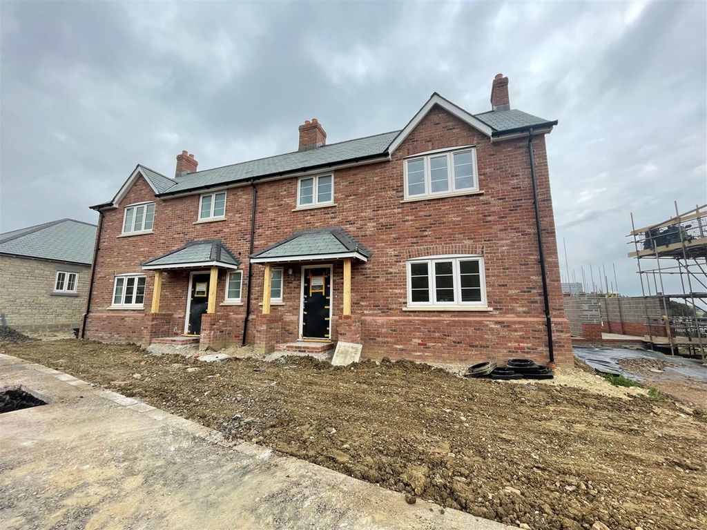 3 bed semidetached house for sale in Shillingstone Fields, Okeford