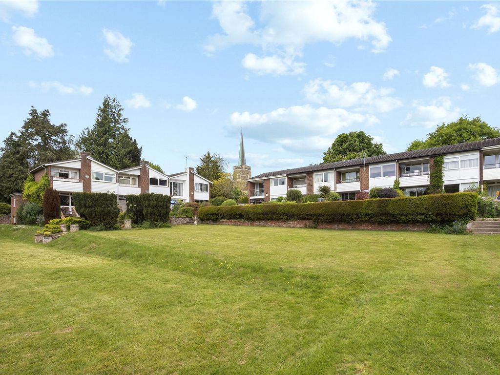 3 bed end terrace house for sale in Wellbank, Rectory Road, Taplow