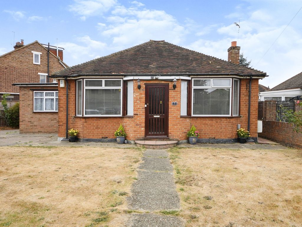 2 bed detached bungalow for sale in Highbury Avenue, Hoddesdon EN11
