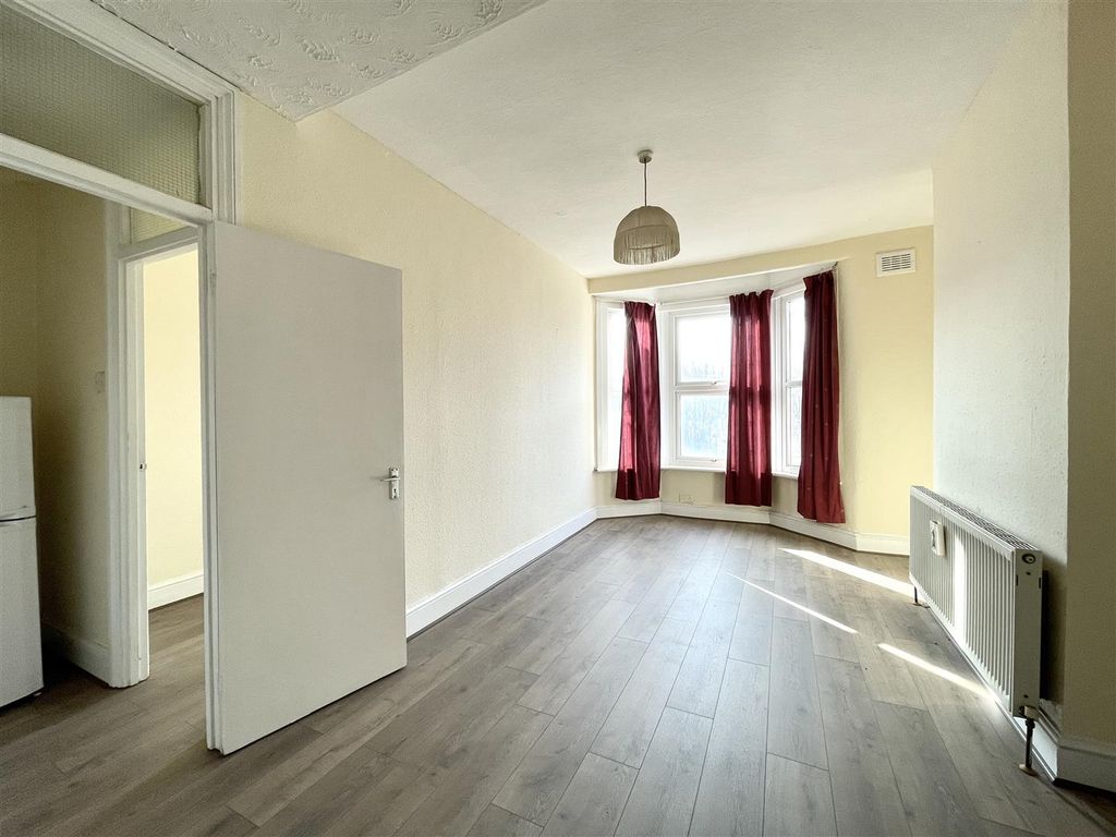 1 bed flat to rent in Plashet Road, Upton Park E13 Zoopla