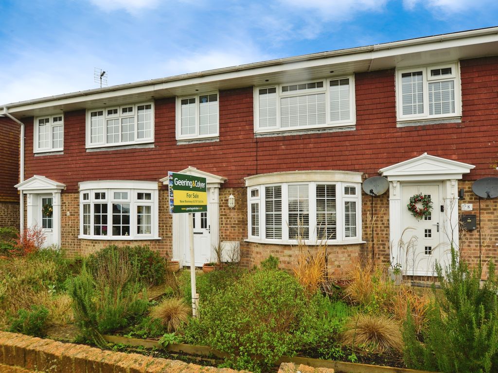 3 bed terraced house for sale in Colemans Close, Lydd, Romney Marsh