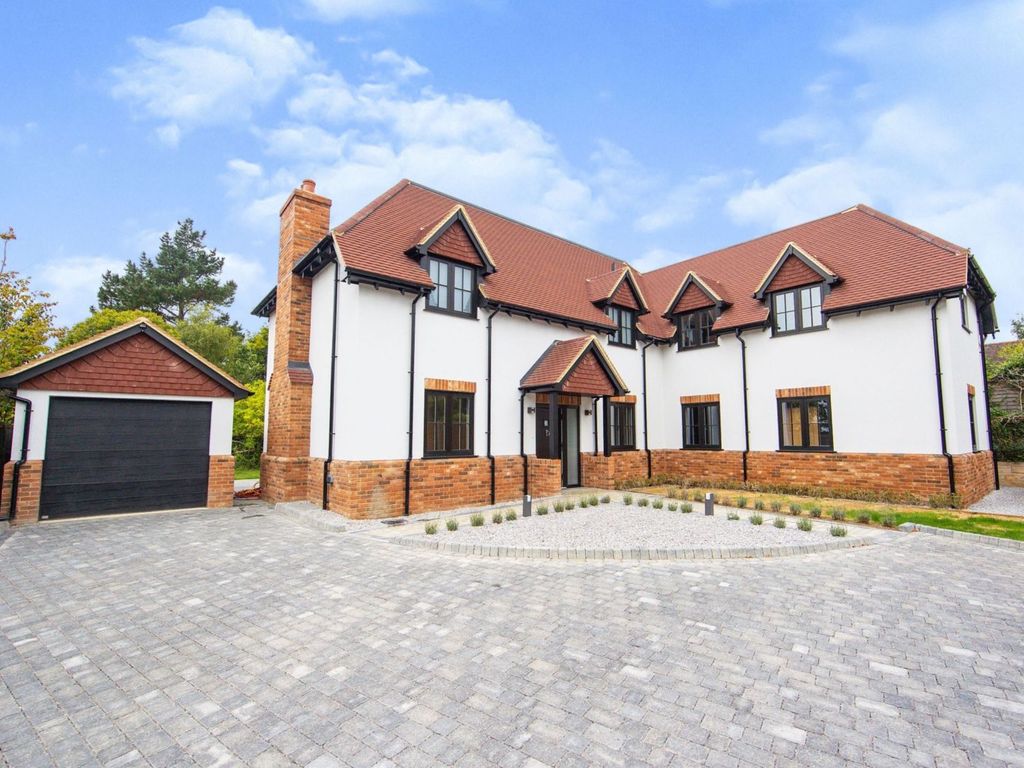 New home, 6 bed detached house for sale in Altwood Bailey, Maidenhead