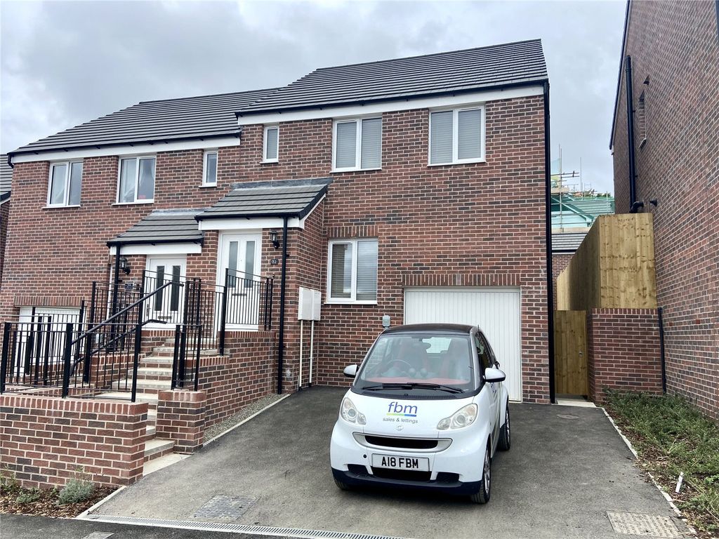 3 bed semidetached house to rent in Tasker Way, Haverfordwest