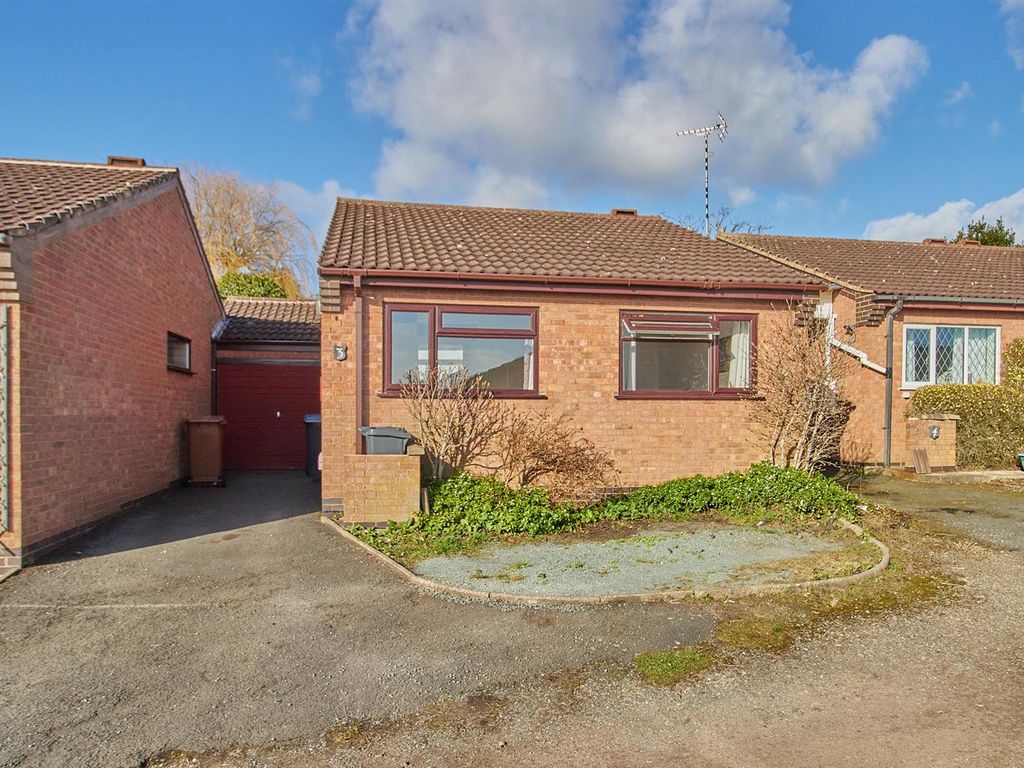 2 bed detached bungalow for sale in Willowdene Way, Barwell, Leicester