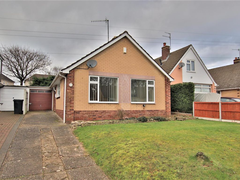2 bed bungalow for sale in Greenacres Road, Worcester WR2, £235,000