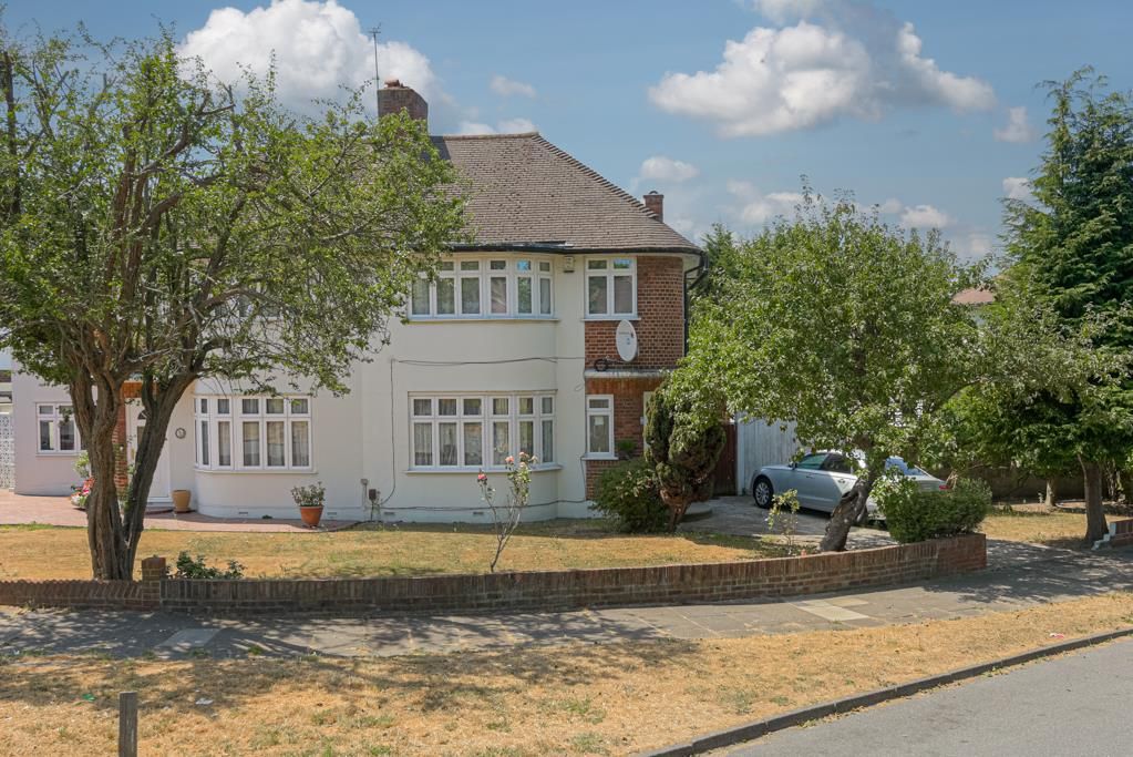 3 bed semidetached house for sale in Timbercroft, Epsom KT19 Zoopla