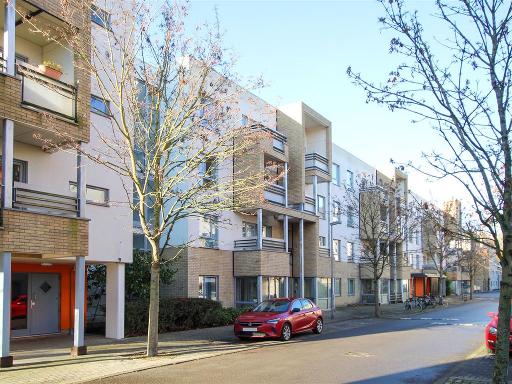 1 bed property to rent in Glenalmond Avenue, Cambridge CB2, £1,250 pcm