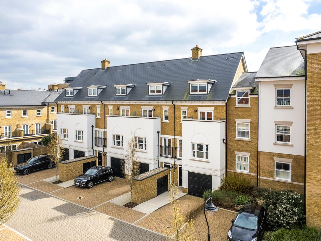 New home, 4 bed terraced house for sale in Twining Close, Tunbridge