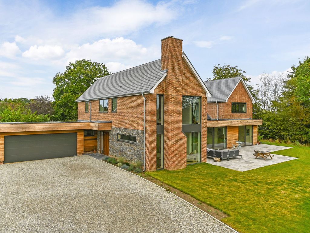 5 bed detached house for sale in Ashford Road, St. Michaels TN30, £