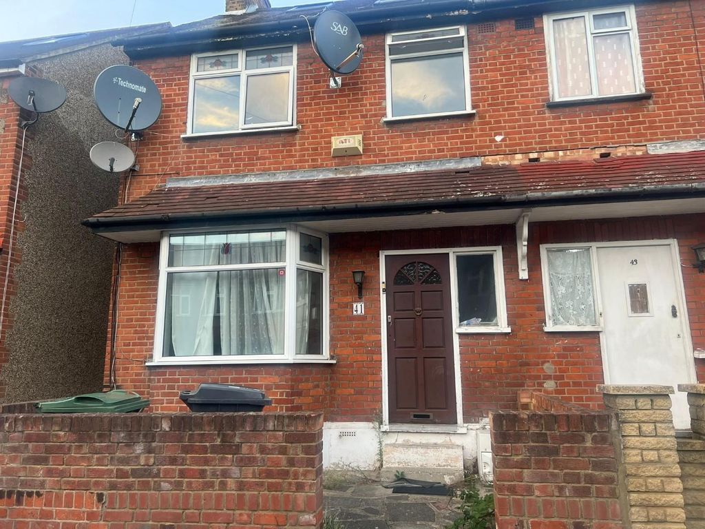 5 bed terraced house for sale in Royston Avenue, London E4, £549,950 Zoopla