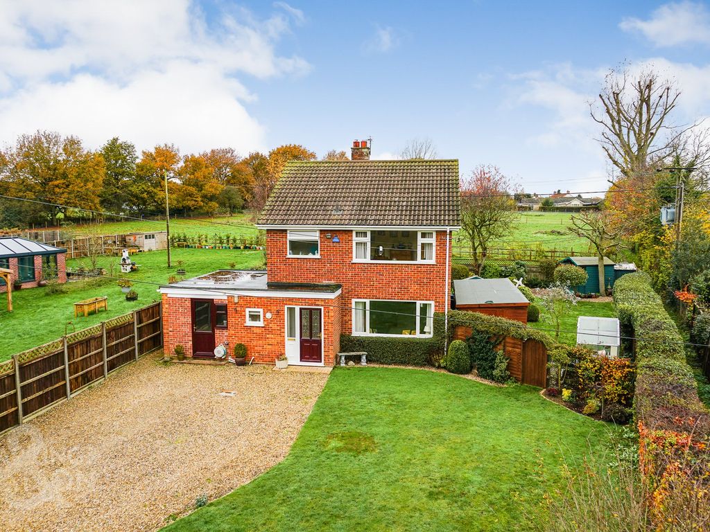 4 bed detached house for sale in Low Common, Swardeston, Norwich NR14