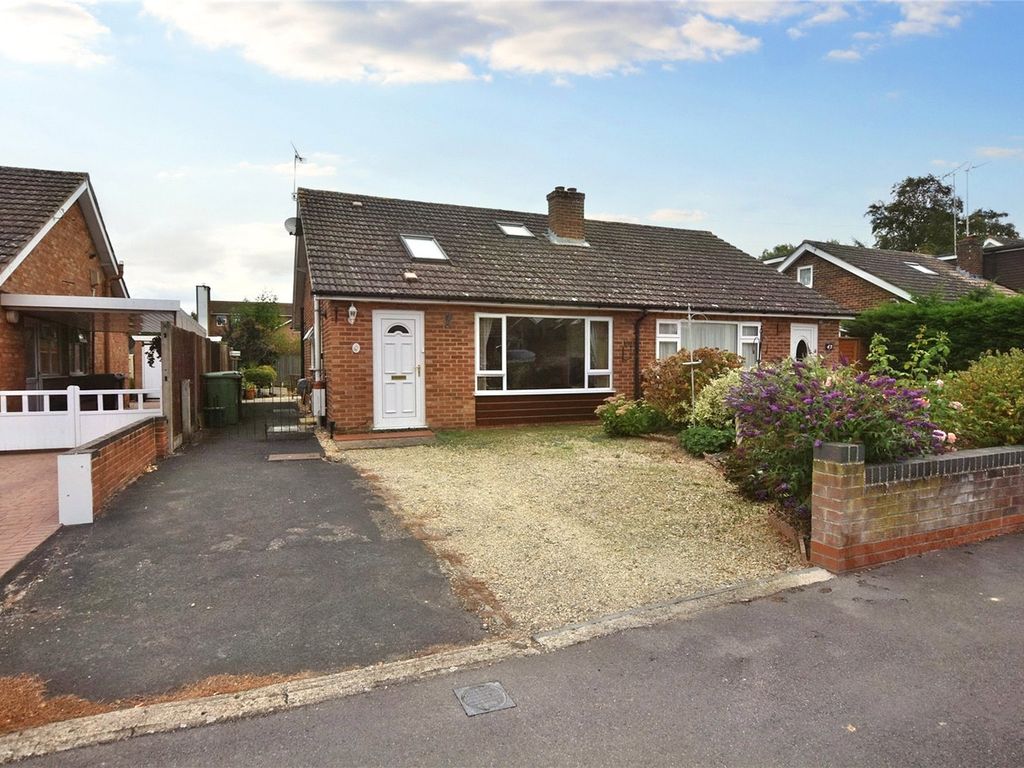 3 bed bungalow for sale in Churchill Road, Didcot, Oxfordshire OX11